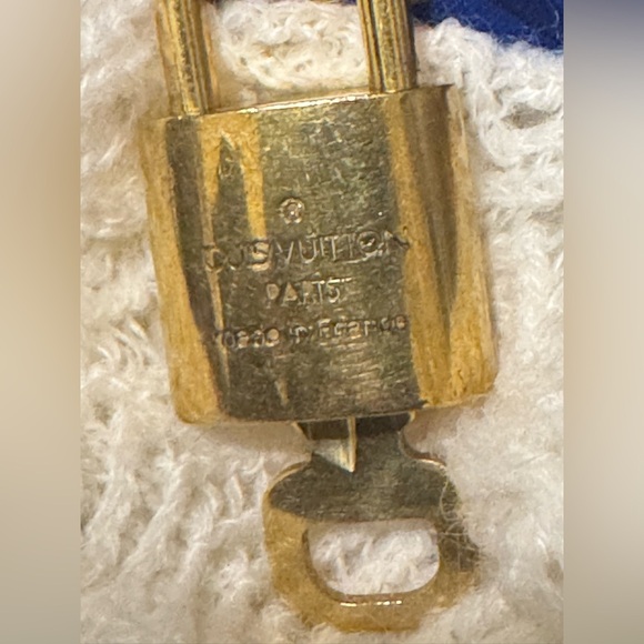 Louis Vuitton Lock & Key #317 - Picture 3 of 6